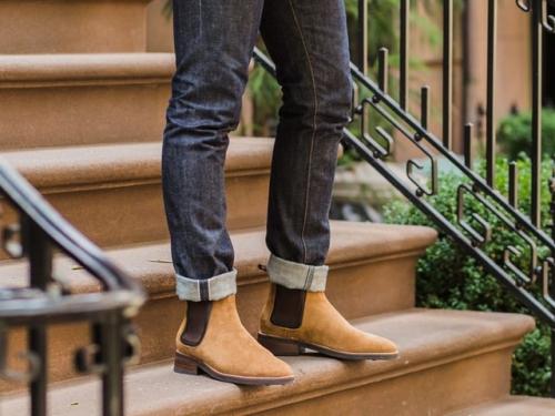 best color chelsea boots