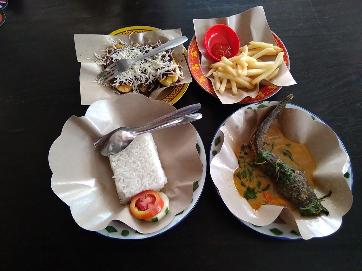 Sajian menu khas ketika berkunjung ke Kafe Bocor Alus